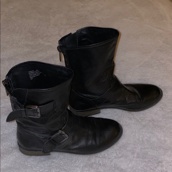 Steve Madden Black Ankle Riding Buckle Boots Sz 8 - Picture 4 of 7